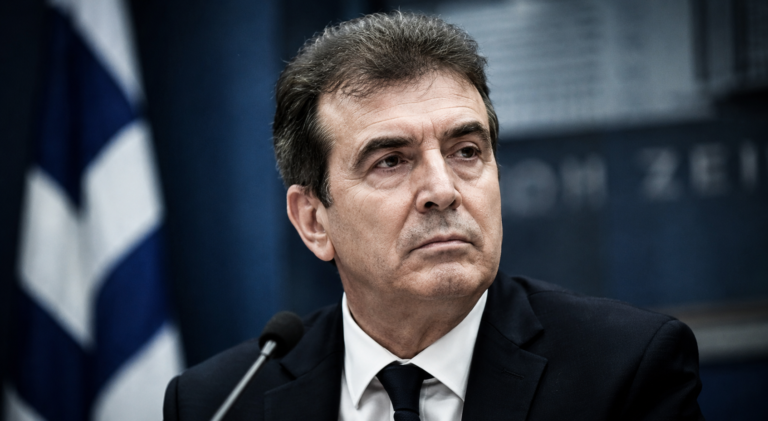Ποιος είναι τελικά ο Μιχάλης Χρυσοχοΐδης που εμπιστεύθηκαν τόσοι πρωθυπουργοί;